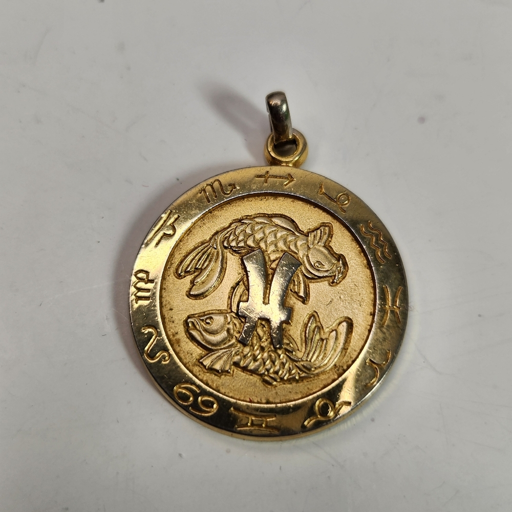 pisces horoscope zodiac pendant goldtone round mild wear birthday fish